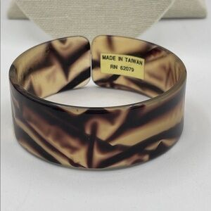 3.25.26-13 Tortoiseshell Transfer Pattern Resin Cuff Bracelet - Brown & Cream